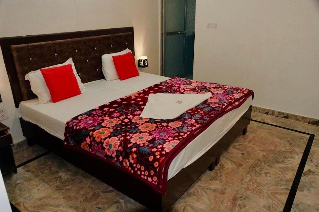 Backpackers Karma Home Stay Khajurāho Esterno foto